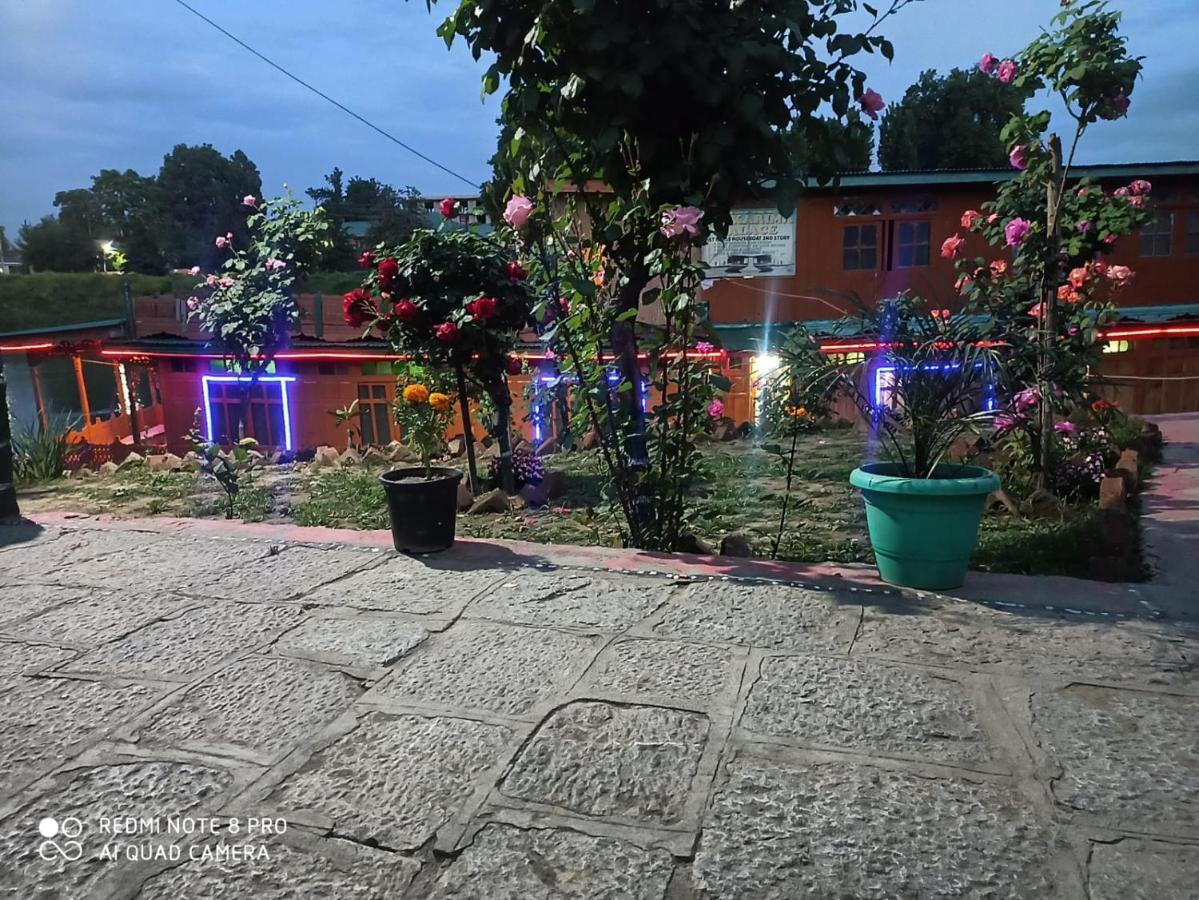 Houseboat Karima Palace Srinagar  Ngoại thất bức ảnh
