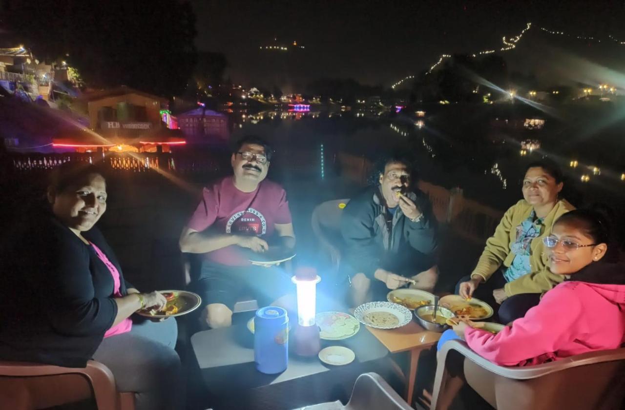Houseboat Karima Palace Srinagar  Ngoại thất bức ảnh