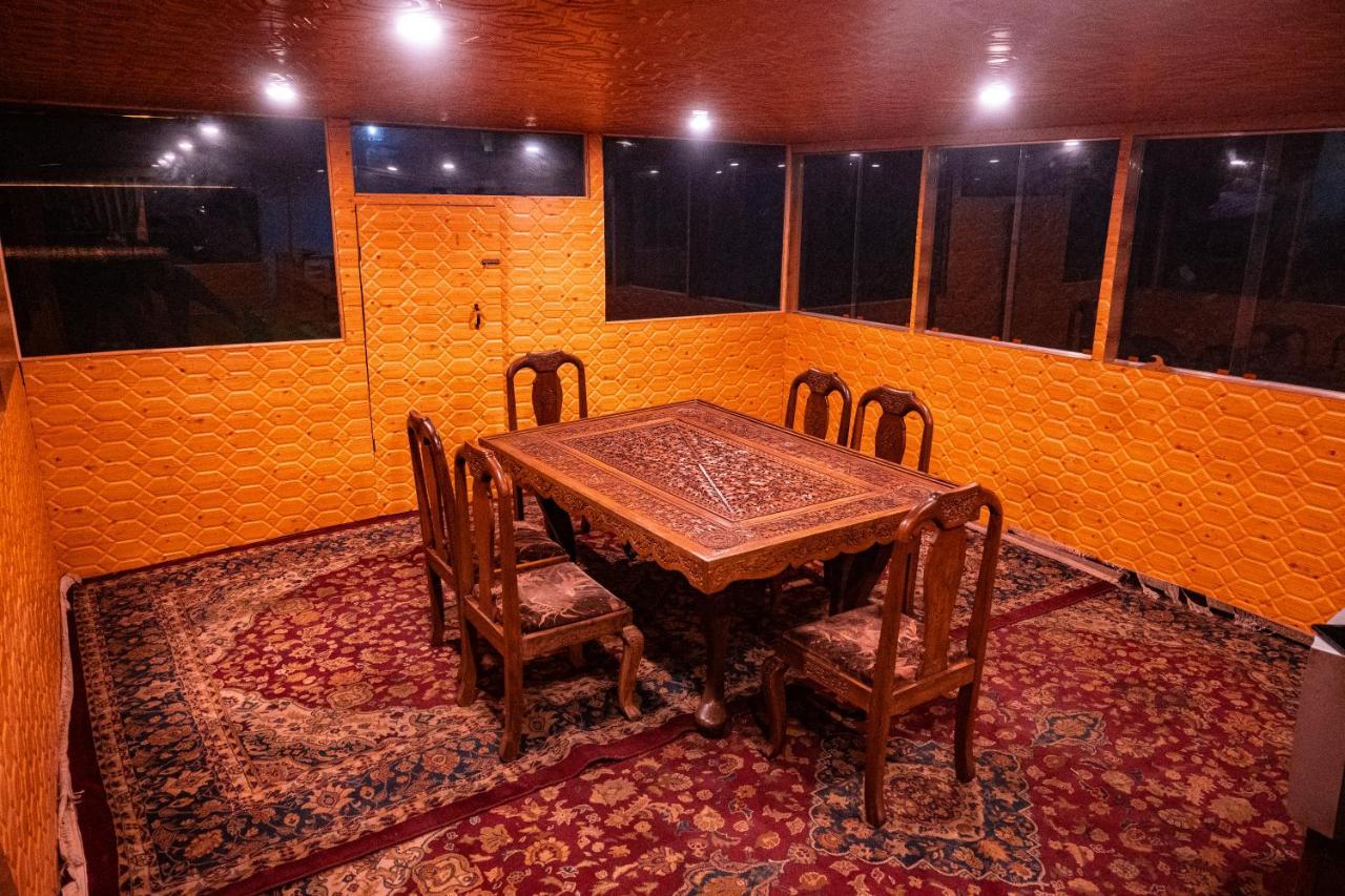 Houseboat Karima Palace Srinagar  Ngoại thất bức ảnh