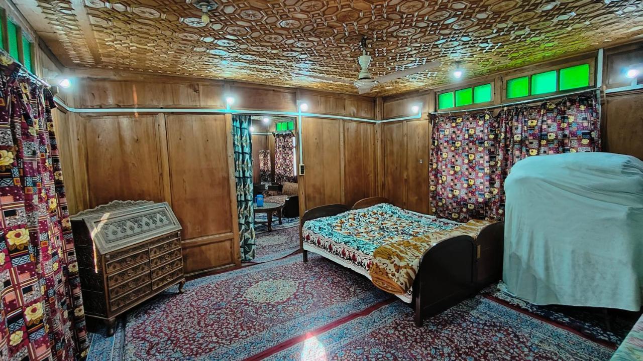 Houseboat Karima Palace Srinagar  Ngoại thất bức ảnh