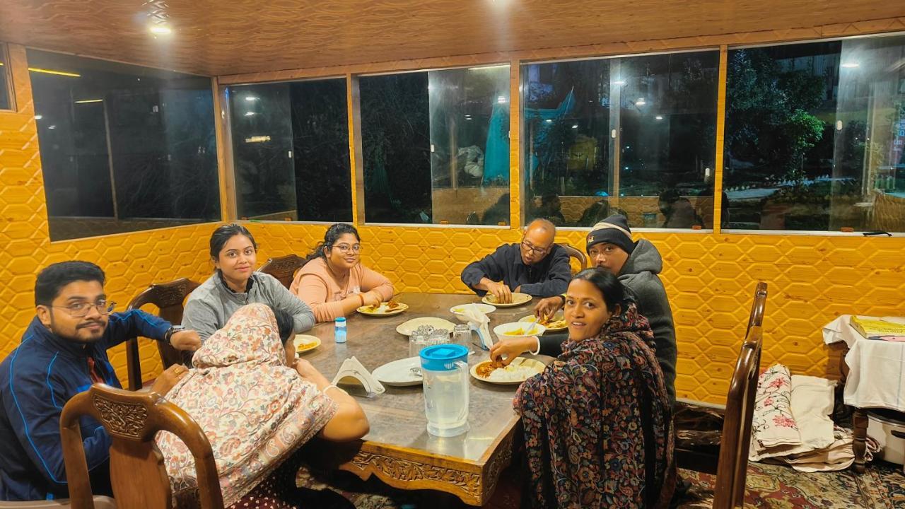 Houseboat Karima Palace Srinagar  Ngoại thất bức ảnh