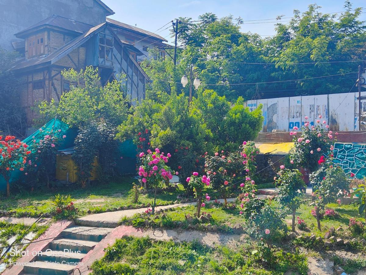 Houseboat Karima Palace Srinagar  Ngoại thất bức ảnh