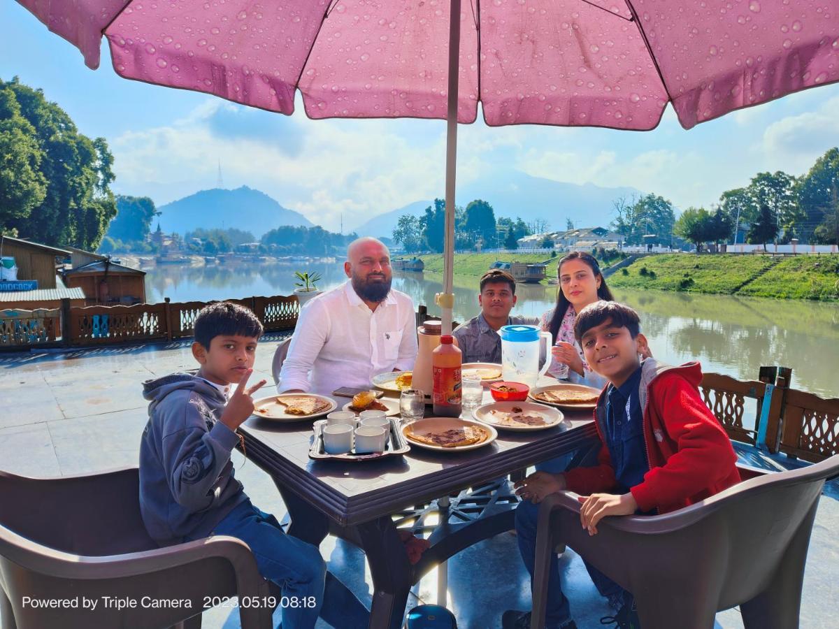 Houseboat Karima Palace Srinagar  Ngoại thất bức ảnh