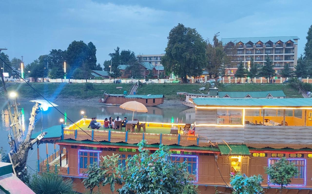 Houseboat Karima Palace Srinagar  Ngoại thất bức ảnh