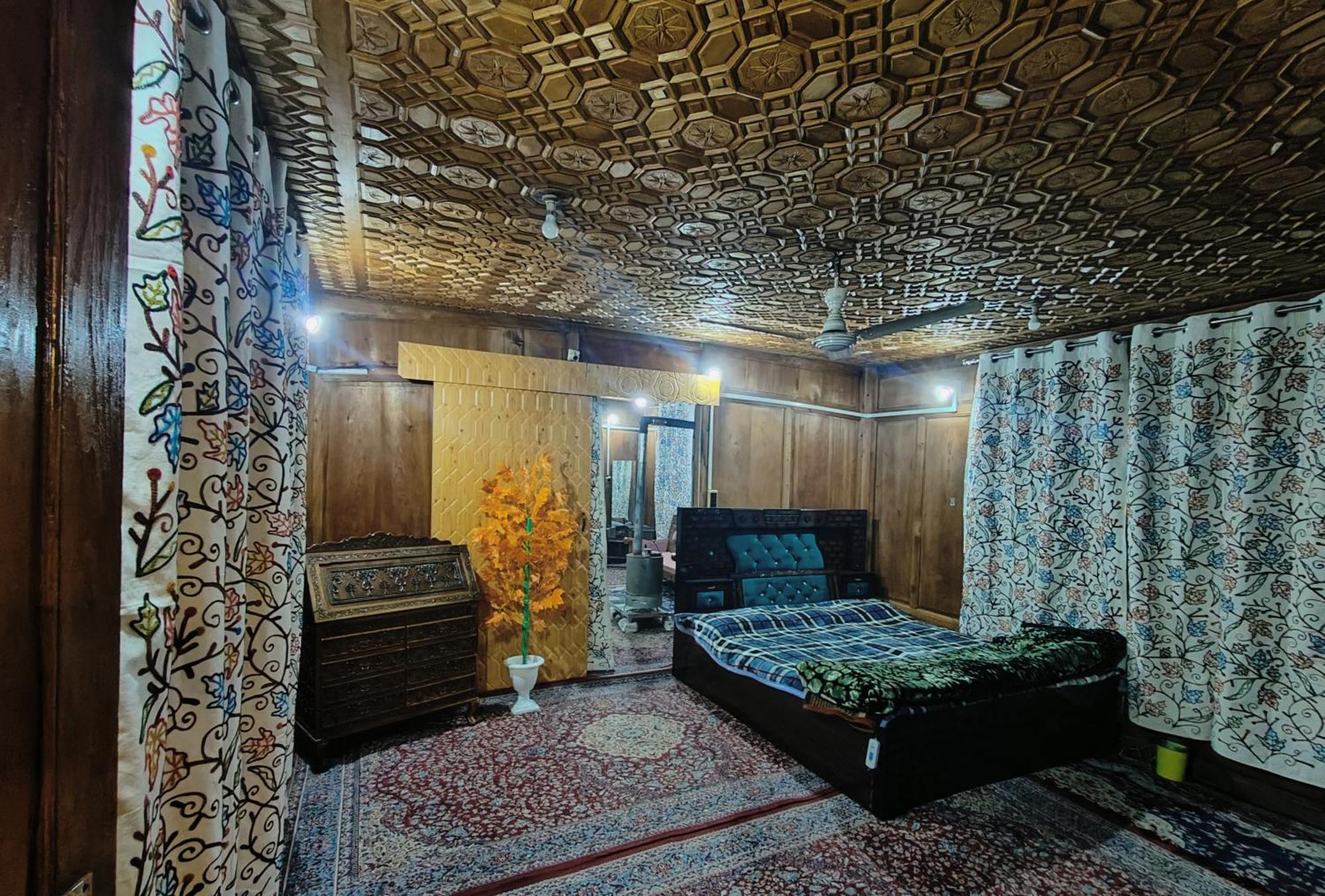 Houseboat Karima Palace Srinagar  Ngoại thất bức ảnh
