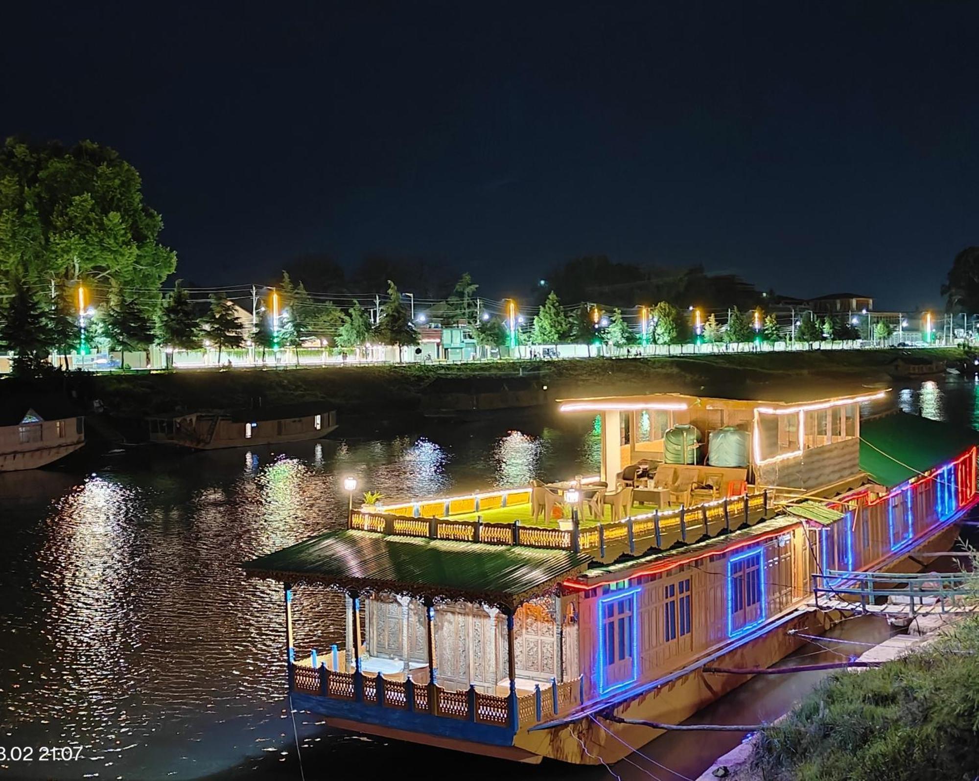 Houseboat Karima Palace Srinagar  Ngoại thất bức ảnh