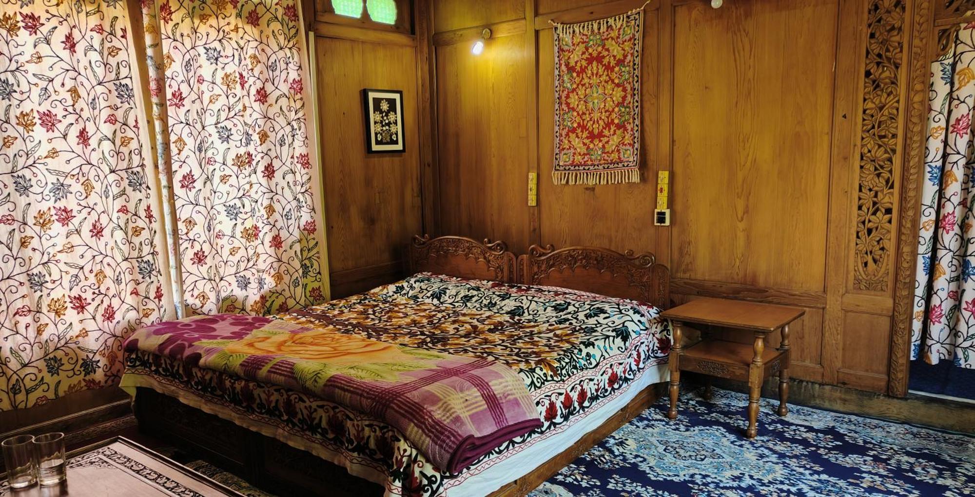 Houseboat Karima Palace Srinagar  Ngoại thất bức ảnh