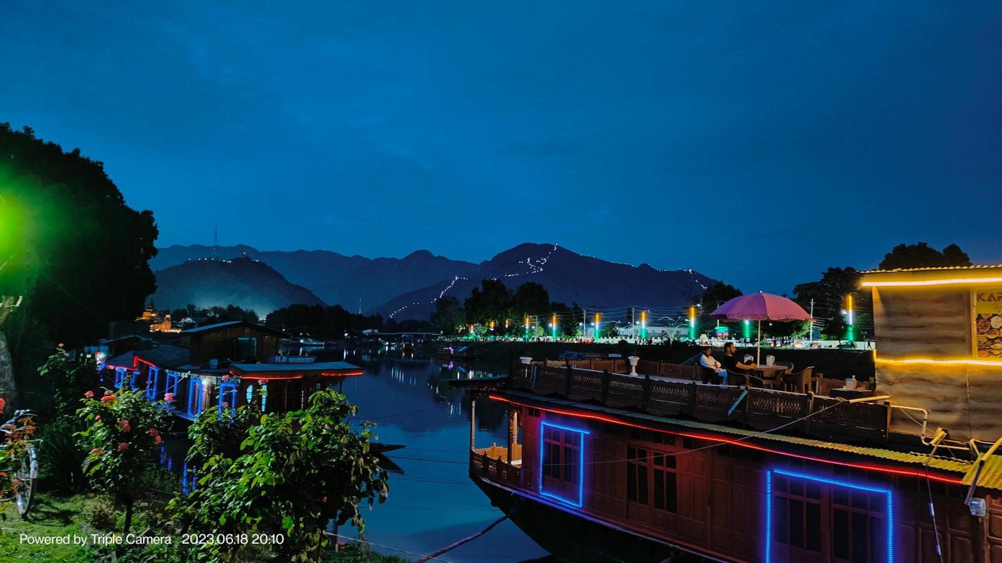 Houseboat Karima Palace Srinagar  Ngoại thất bức ảnh