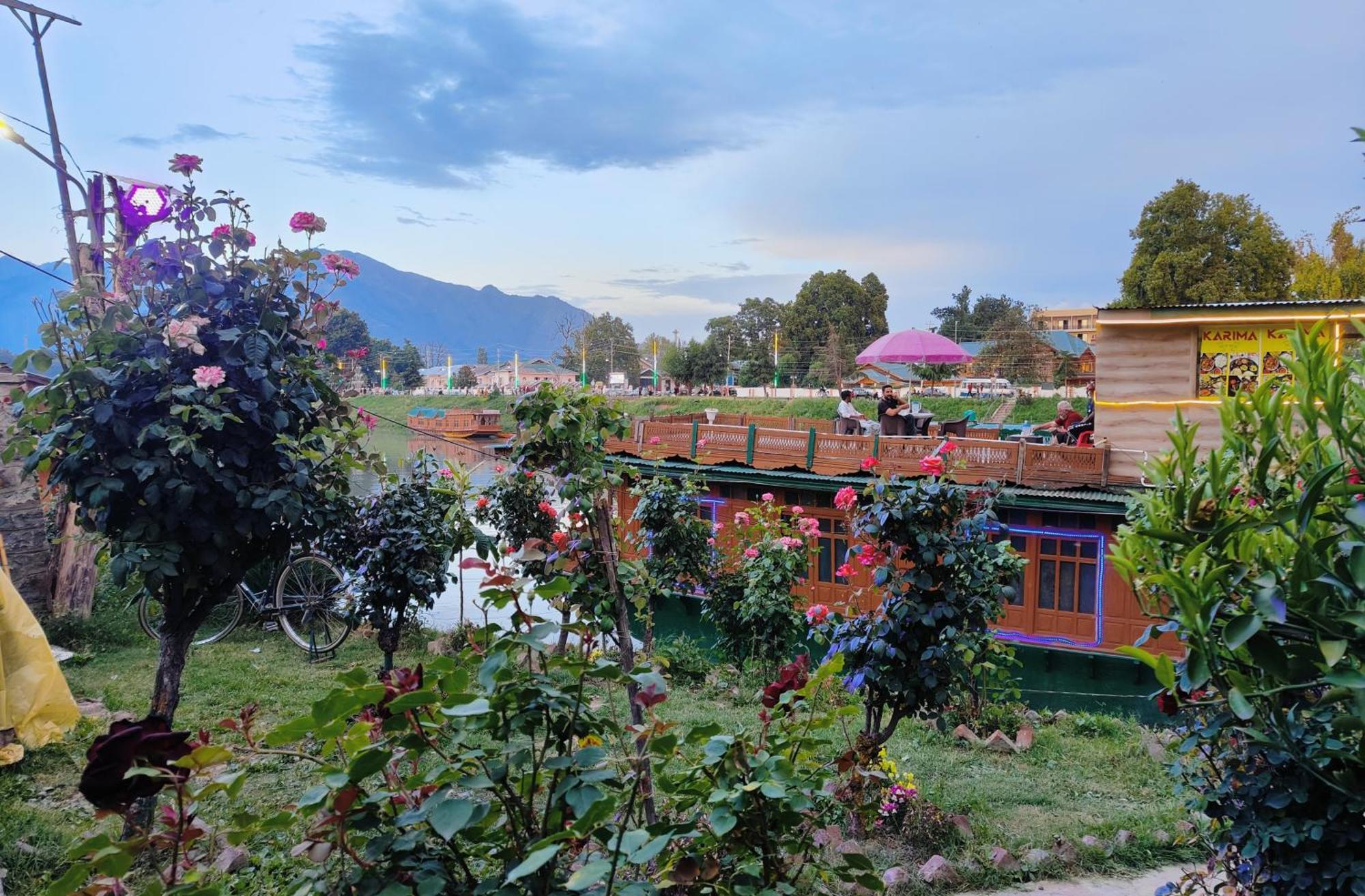 Houseboat Karima Palace Srinagar  Ngoại thất bức ảnh