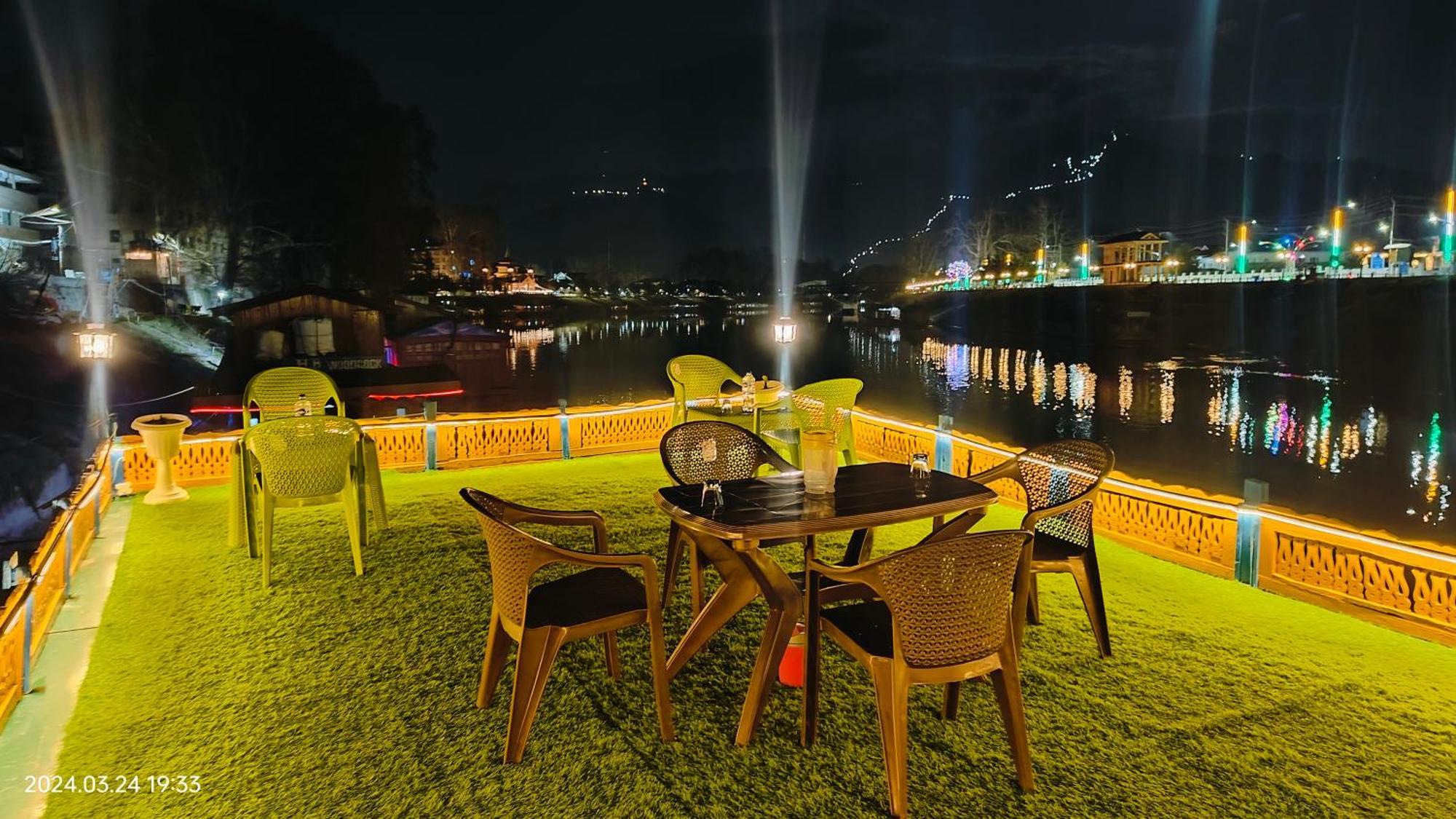 Houseboat Karima Palace Srinagar  Ngoại thất bức ảnh