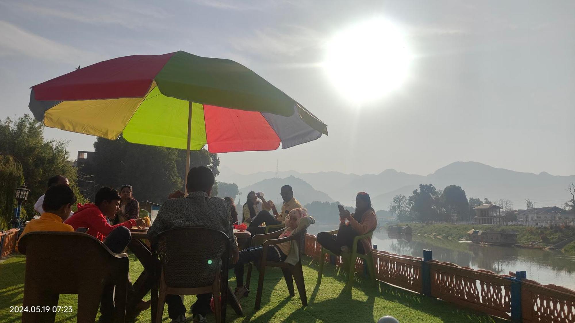 Houseboat Karima Palace Srinagar  Ngoại thất bức ảnh