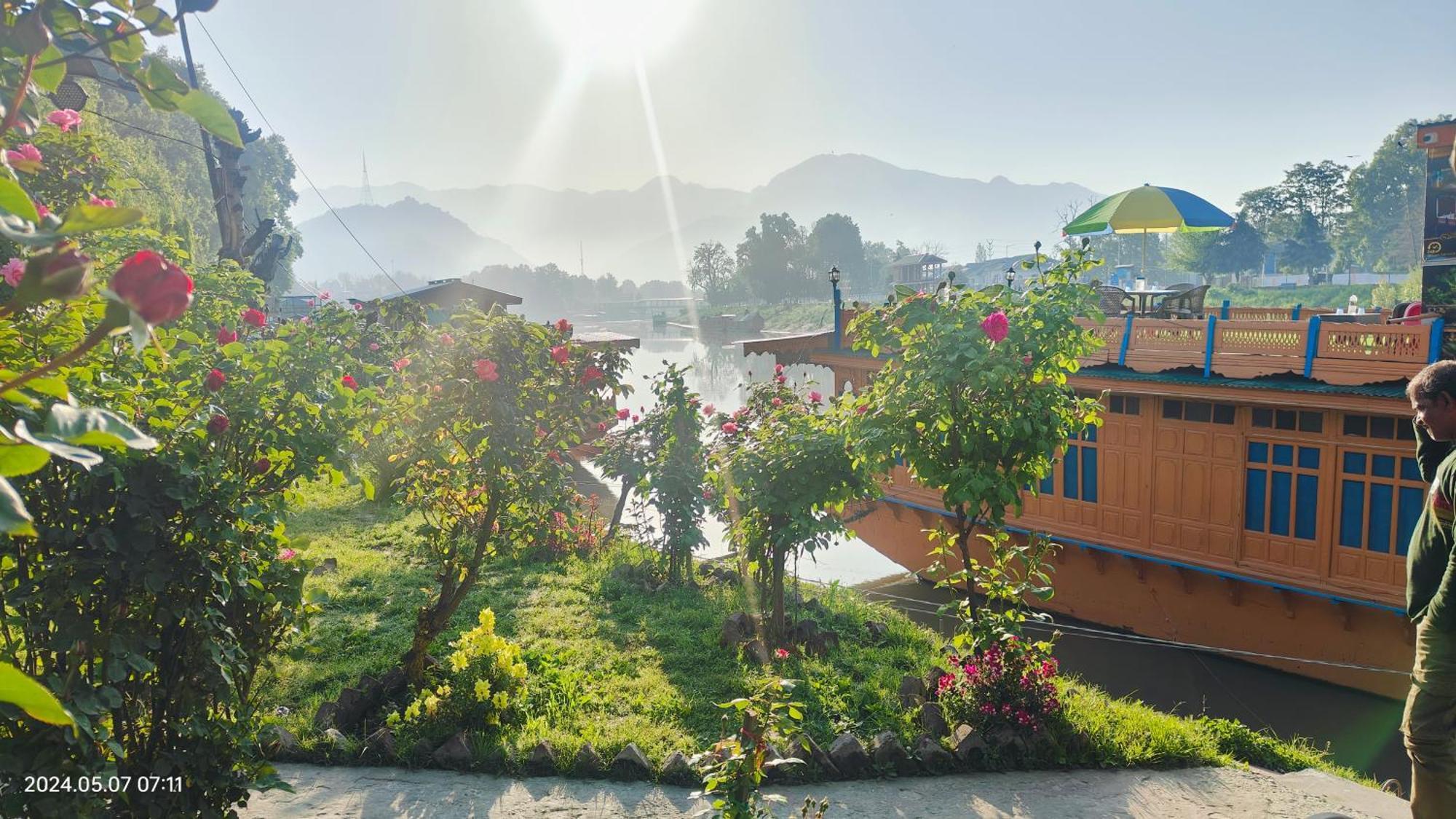Houseboat Karima Palace Srinagar  Ngoại thất bức ảnh